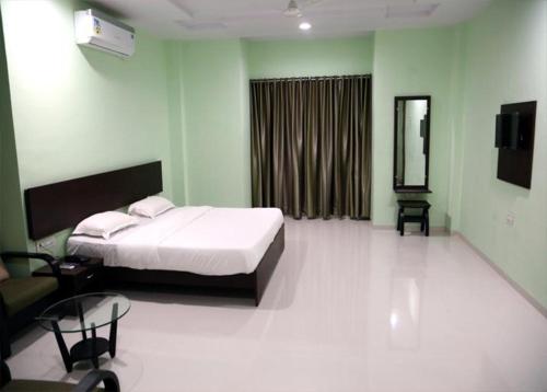 Hotel Varenya Inn in Yavatmal