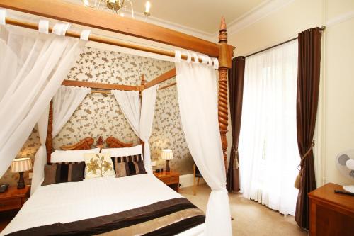 Best Western Woodlands Hotel - image 3