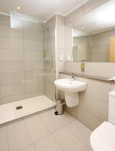Best Western Woodlands Hotel - image 11
