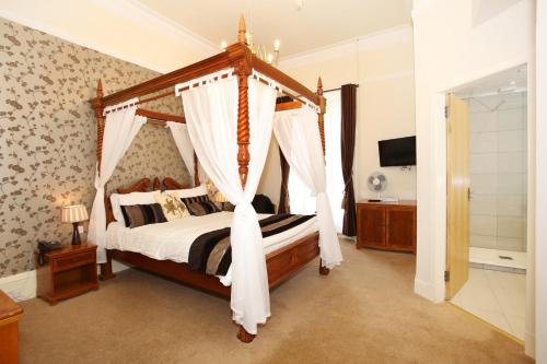Best Western Woodlands Hotel - image 13