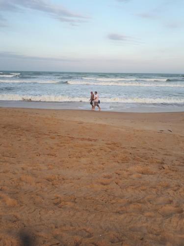 Casa em Unamar,Cabo Frio,à 200m da praia,em condomínio com segurança 24 hs