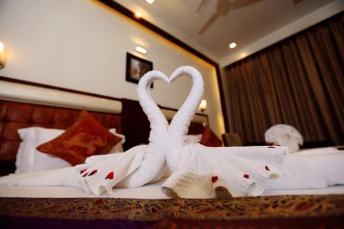 Deluxe King Suite image 4