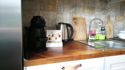 Sunny Downtown Apartment for 4, Sofia (photo 3)