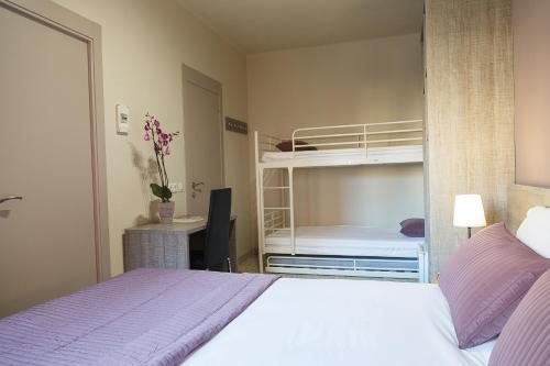 Fonda Montserrat - image 12