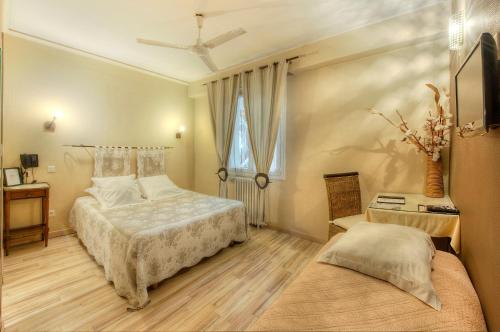 3 twin beds