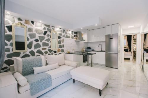  Modern Salon in Thessaloniki