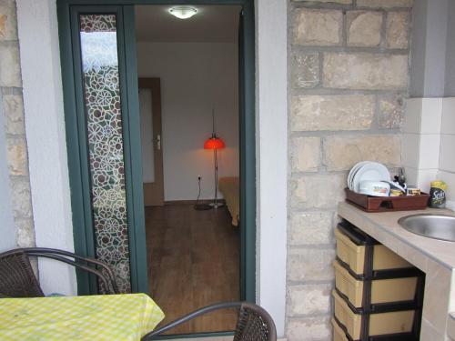 Apartment on Vitodolska 4 - image 4