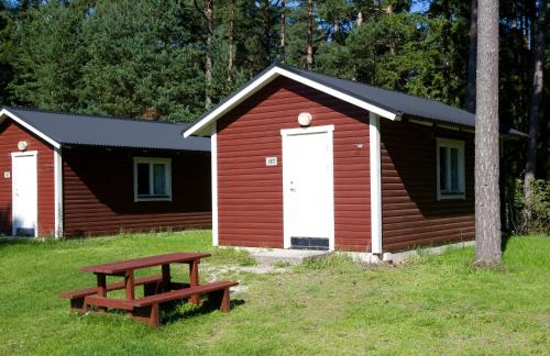 Economy Cottage (4 Adults)