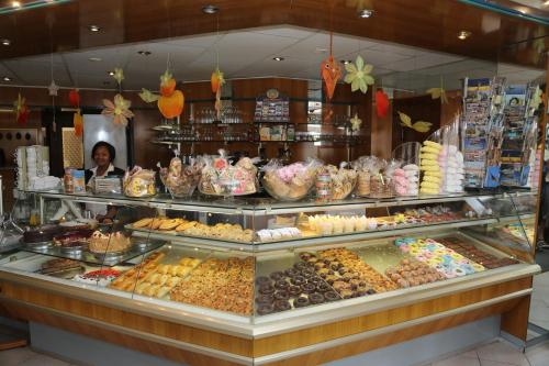 Cafe Anton Confectionery | Cakes & Cookies