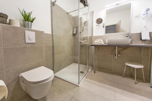 Garden Hotel - image 10