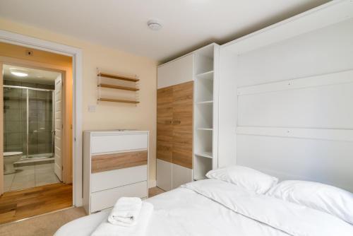 GuestReady - Fantastic Central Brixton Flat for up to 6 guests - image 5