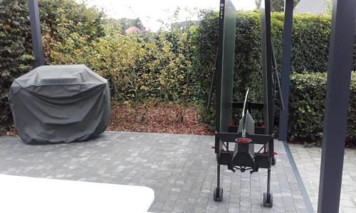 Guesthouse De Steenberg tweepersoonskamer met grote badkamer, kitchenette en tuinzicht op de eerste verdieping