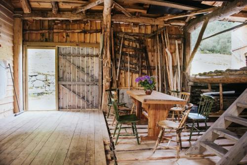 Ein heilt spesiell låve i Røldal (Ein heilt spesiell lave i Røldal) in ลอฟทุส