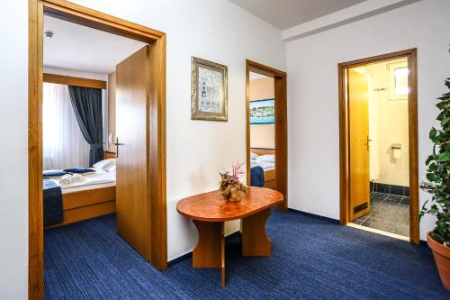 Hotel Drazica - Hotel Resort Drazica Stop at Hotel Drazica to discover the wonders of Krk. Featuring a complete list of amenities, guests will find their stay at the property a comfortable one. 24-hour front desk, meeting facilities, fam