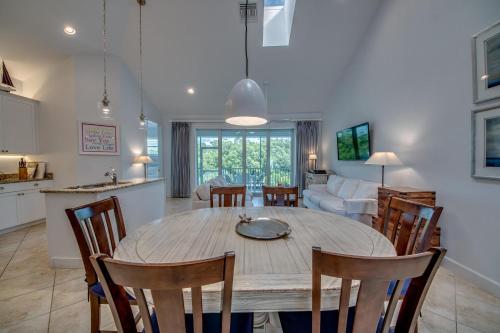Walking Distance from the Beach Heated pool and Spa - Villa Blue Heron I - Fort Myers Beach - image 5