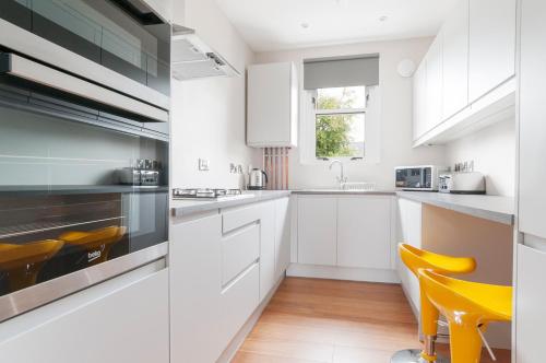 Kitchen, Dalkeith Three Bed Two Bath Apartment in Dalkeith