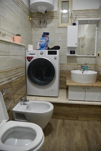 Alindro City Center Apartment, Tirana (photo 9)