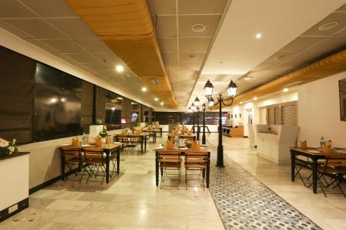 餐廳, 曼加拉國際施普雷茲普酒店 (Zip by Spree Hotels Mangala International) in 拉姆納格爾
