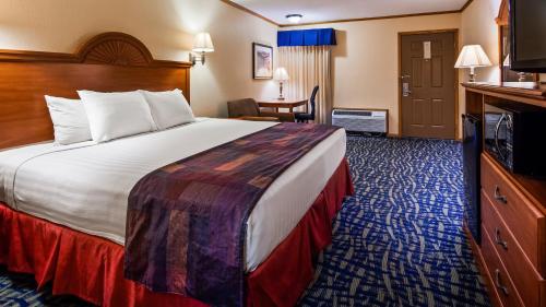 SureStay by Best Western Kansas City Country Inn North