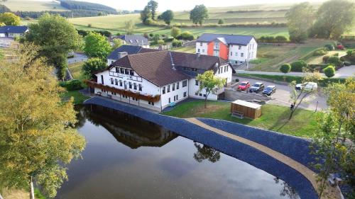 Hotel Burg Hof – Burg-Reuland, IN