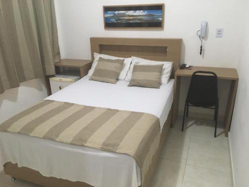 Standard Double Room image 6
