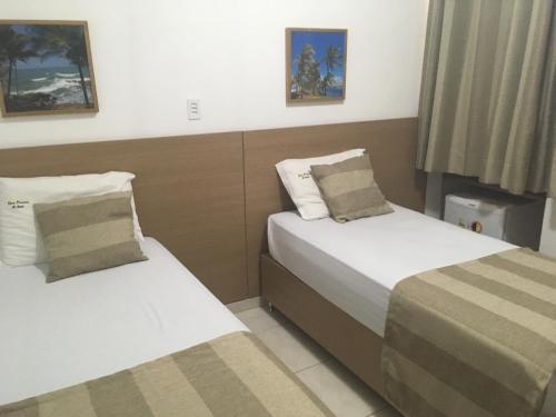 Standard Twin Room image 5