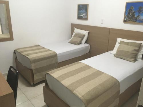 Standard Twin Room image 4