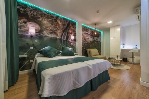 Junior Double Room image 5