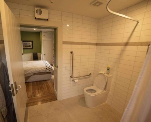 1 queen bed