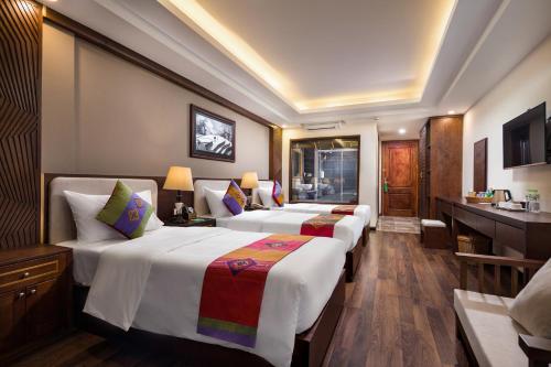 room detail thumbnail 1