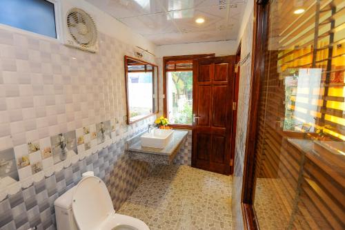 room detail thumbnail 2