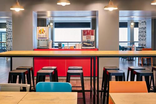 Food and beverages, hotelF1 Paris Porte de Chatillon in 14th - Tour Montparnasse