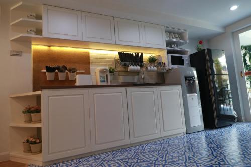 The LOL Elephant Hostel – Bangkok, NY
