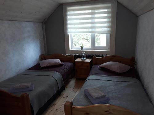 2 twin beds