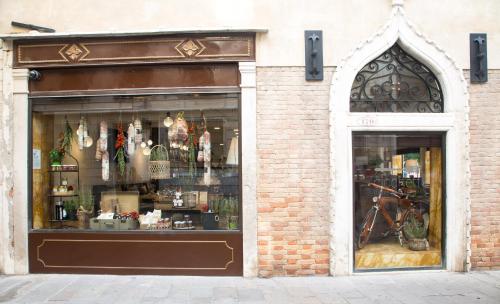 BW Premier Collection CHC Continental - image 10