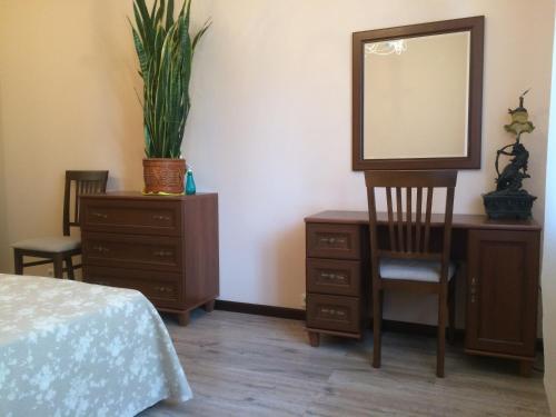 1BR apartment in the old city center (Kyïv) - image 3