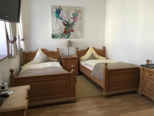 2 twin beds