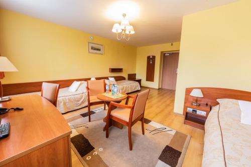 Hotel Wald – Warsaw, FL