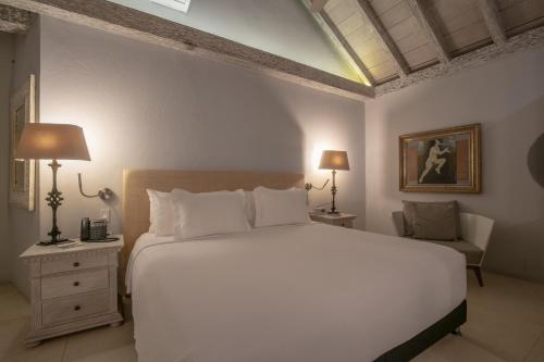 Seven-Bedroom House image 10