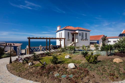 Chalet O Amorzinho Sintra Praia Guest House (Colares) - Deals, Photos &  Reviews