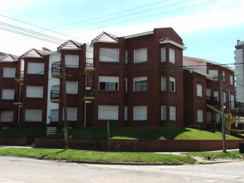 2 bedrooms, 4 beds