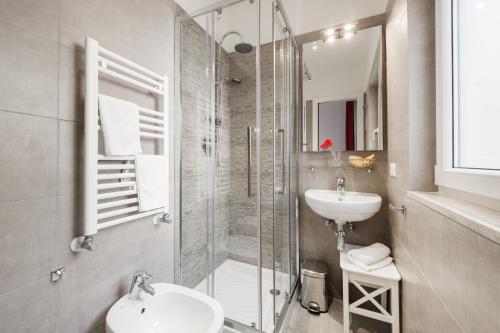 Bathroom, Le Terrazze di San Giovanni near Arcibasilica di San Giovanni in Laterano