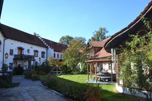  EL MOLINO - ehemalige Mühle mit großem Gartenareal, Pension in Modlisch bei Eschabruck