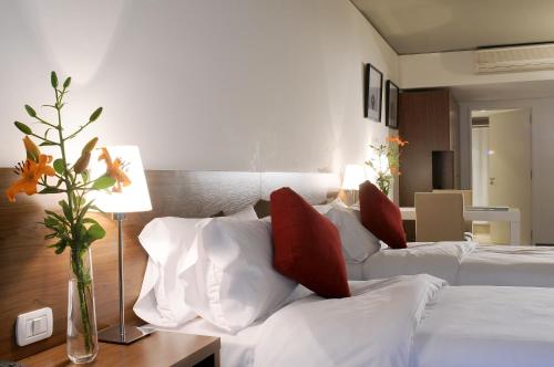Dazzler by Wyndham Buenos Aires Maipu Dazzler Maipú is a popular choice amongst travelers in Buenos Aires, whether exploring or just passing through. The hotel has everything you need for a comfortable stay. To be found at the hotel are 