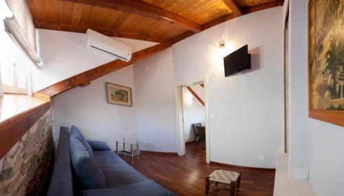 Deluxe Two-Bedroom Apartment image 10