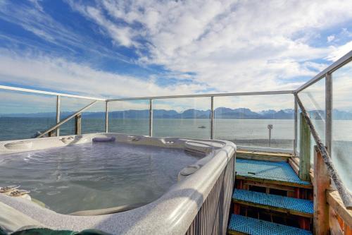 Hot tub, Land's End Resort in Homer (AK)
