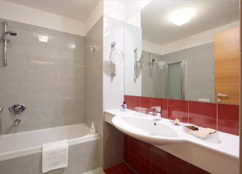 Hotel Marlet - image 12