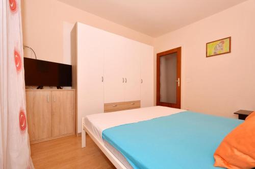 Apartments by the sea Arbanija Ciovo - 8651 - image 14