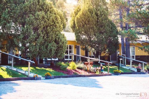 The Pines Country Inn - Accommodation - Newcastle