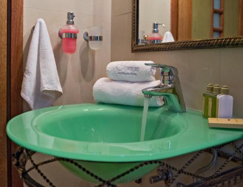 Ionas Boutique Hotel - image 11